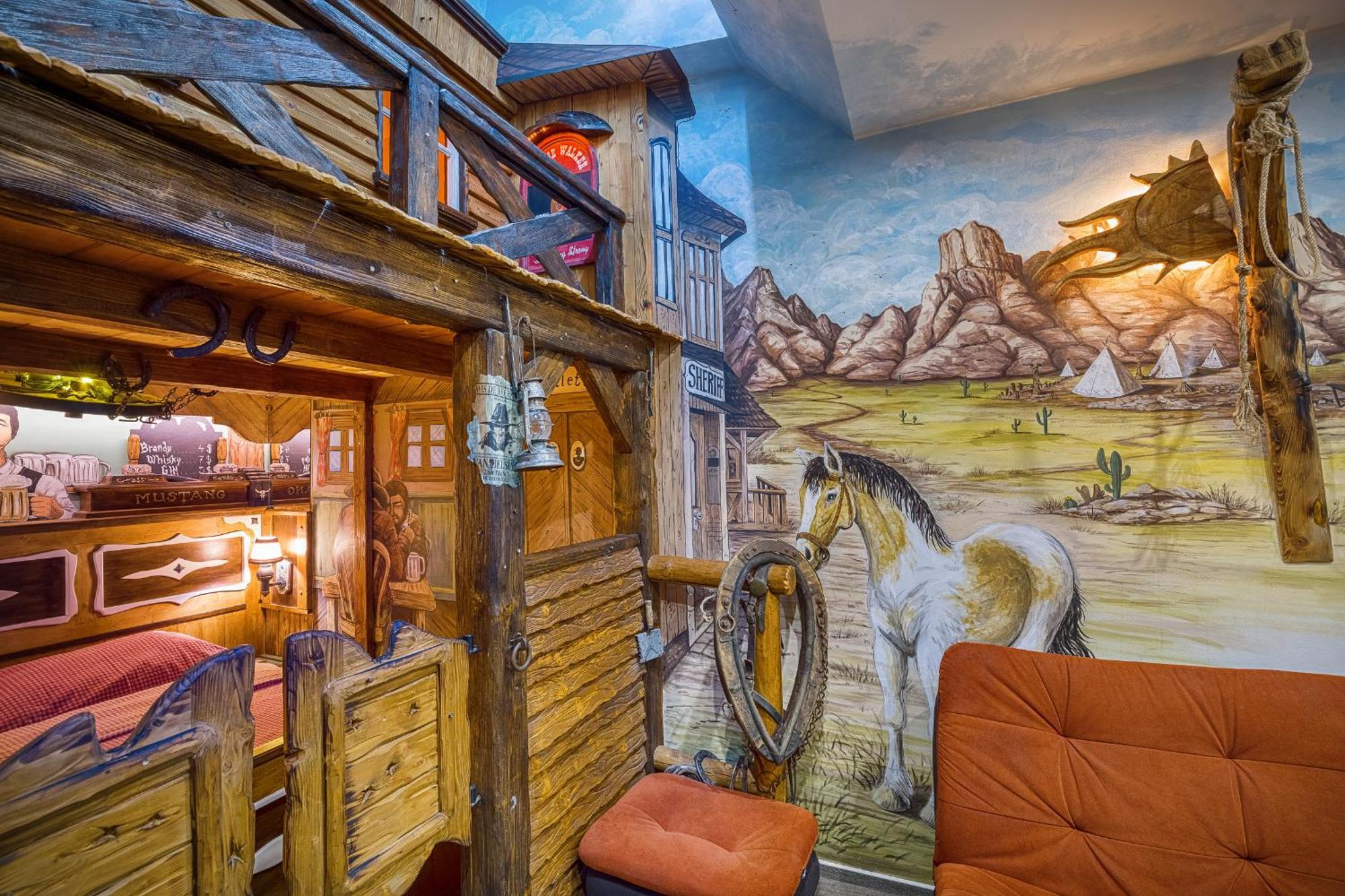 Hotel Kocourkov Hlinsko Ngoại thất bức ảnh