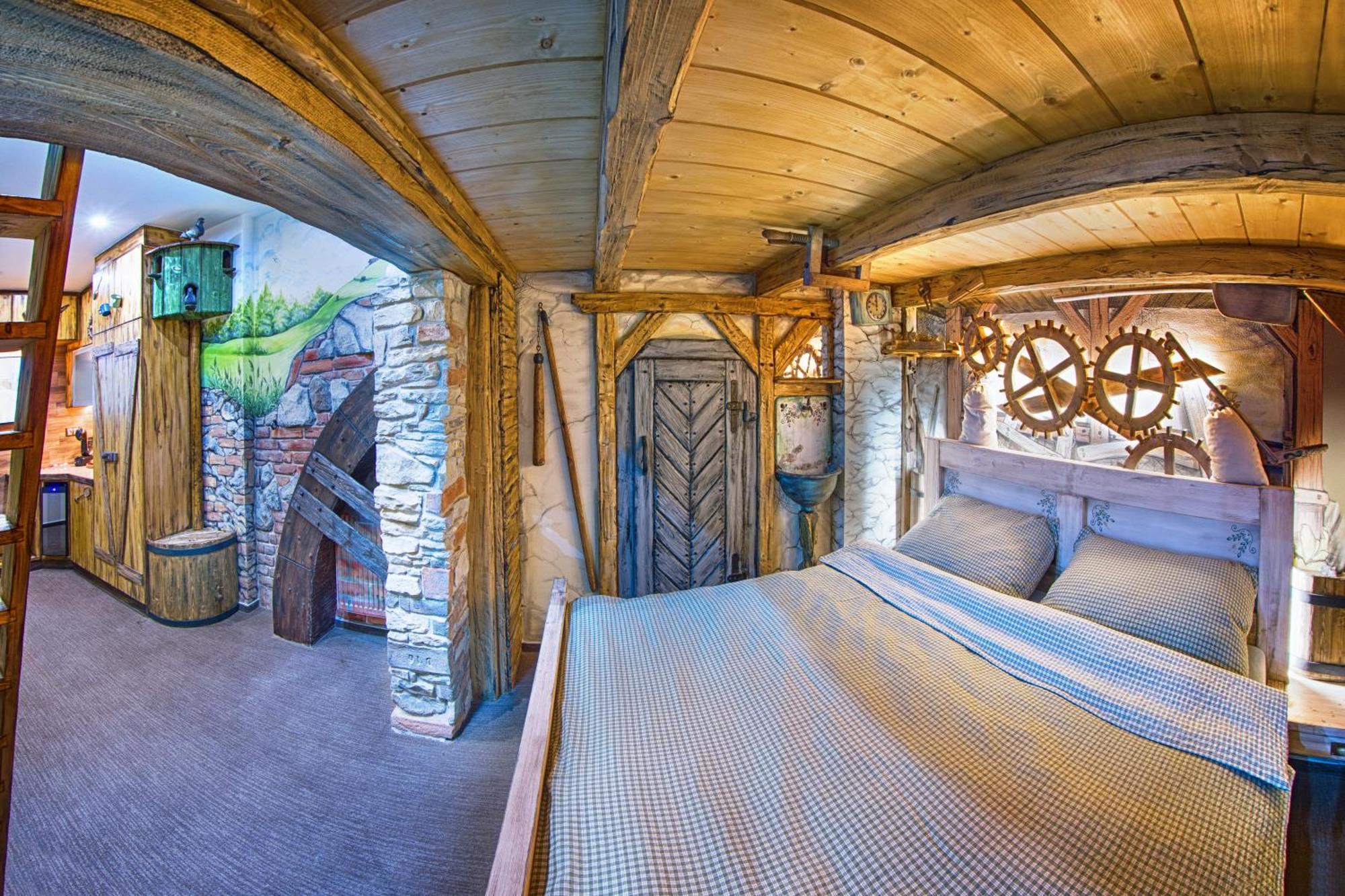 Hotel Kocourkov Hlinsko Ngoại thất bức ảnh